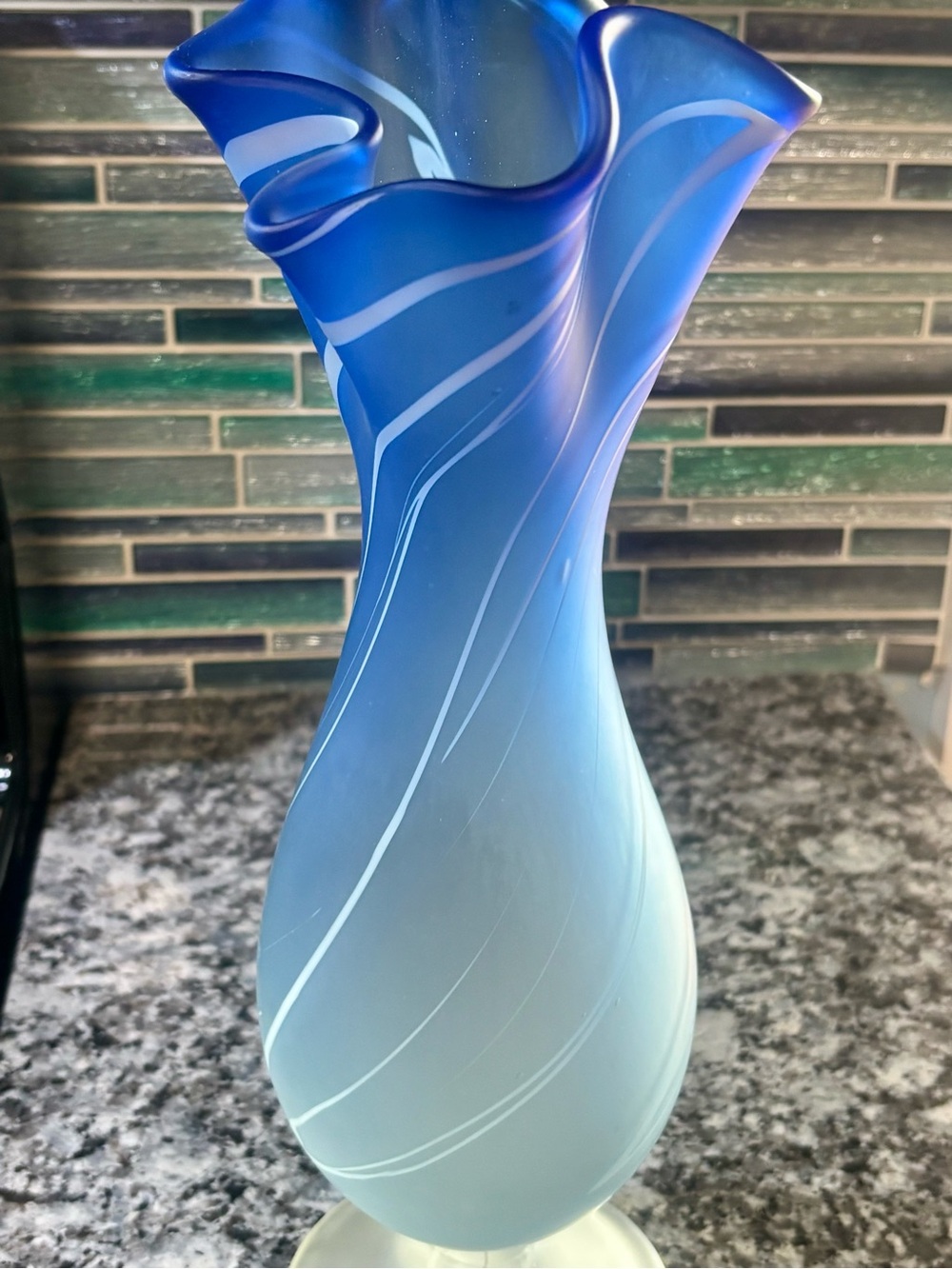 Mid-century Murano hand blown blue & white ruffle top vase - Picture 12 of 12